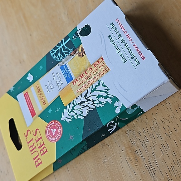 BURT BEES LOTION AND LIPBALM SET - Picture 8 of 9